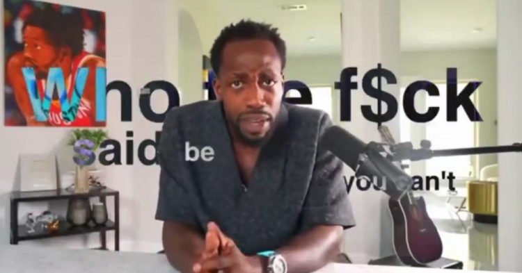 贝弗利diss特雷-杨：詹姆斯都被批评 你为啥不行？凭什么？