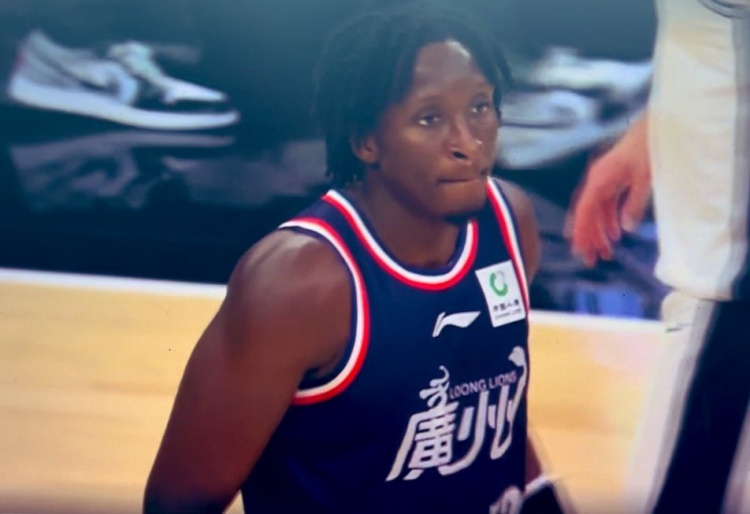 媒体人：奥拉迪波重新站在球场上 33岁的苦曼巴还有球队给机会吗