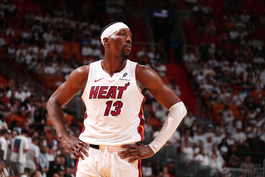 查尔莫斯：过去三四年 阿德巴约本该至少拿一次DPOY