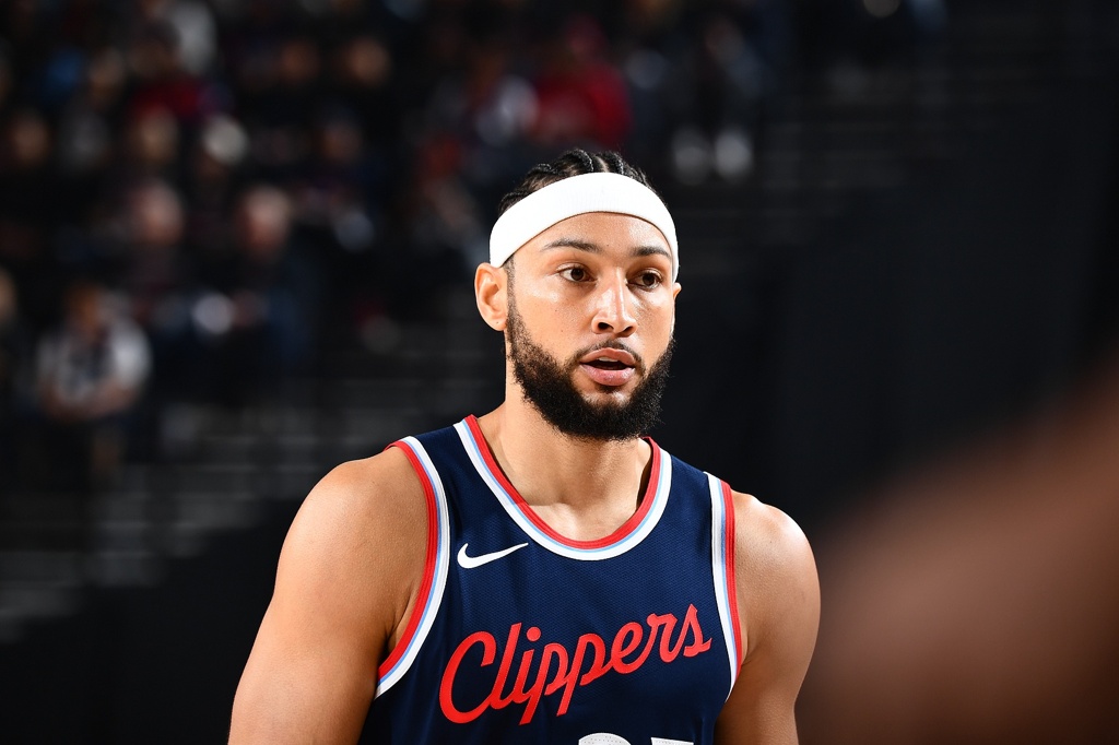 平森：西蒙斯做出了一系列愚蠢的决策 放弃上篮&连个三分都不敢投