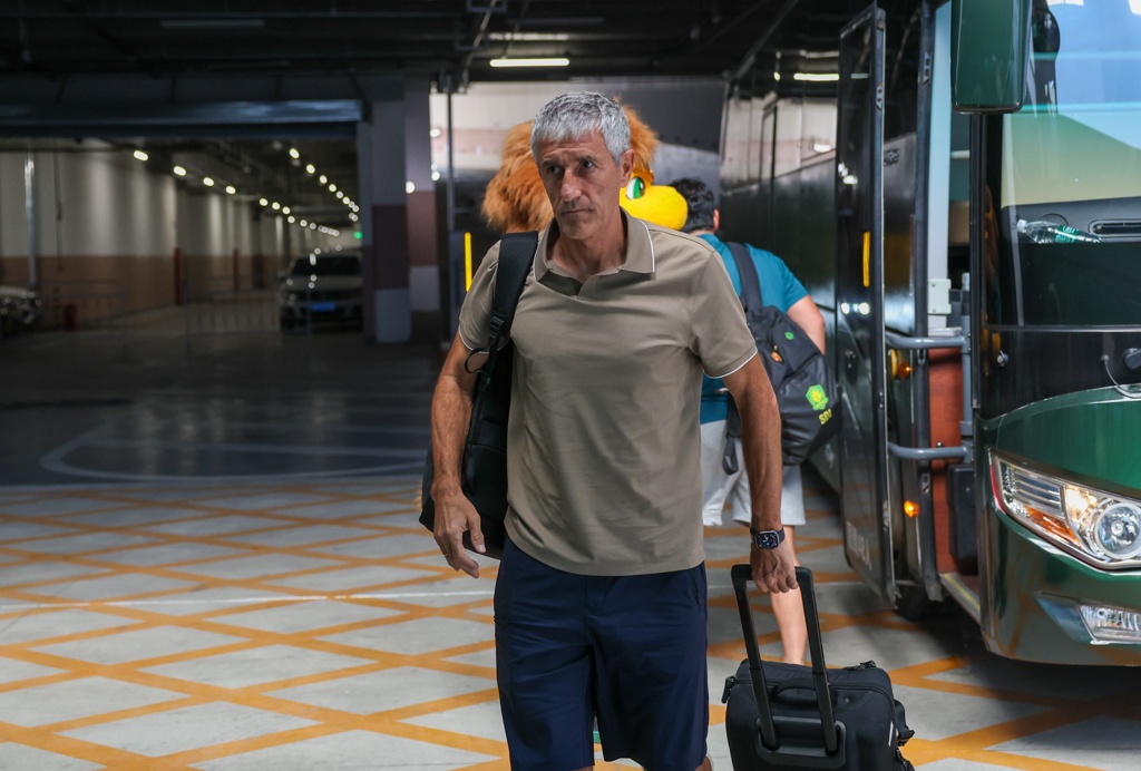 博主：昨晚很多国安队员都去塞蒂恩住处与塞蒂恩道别